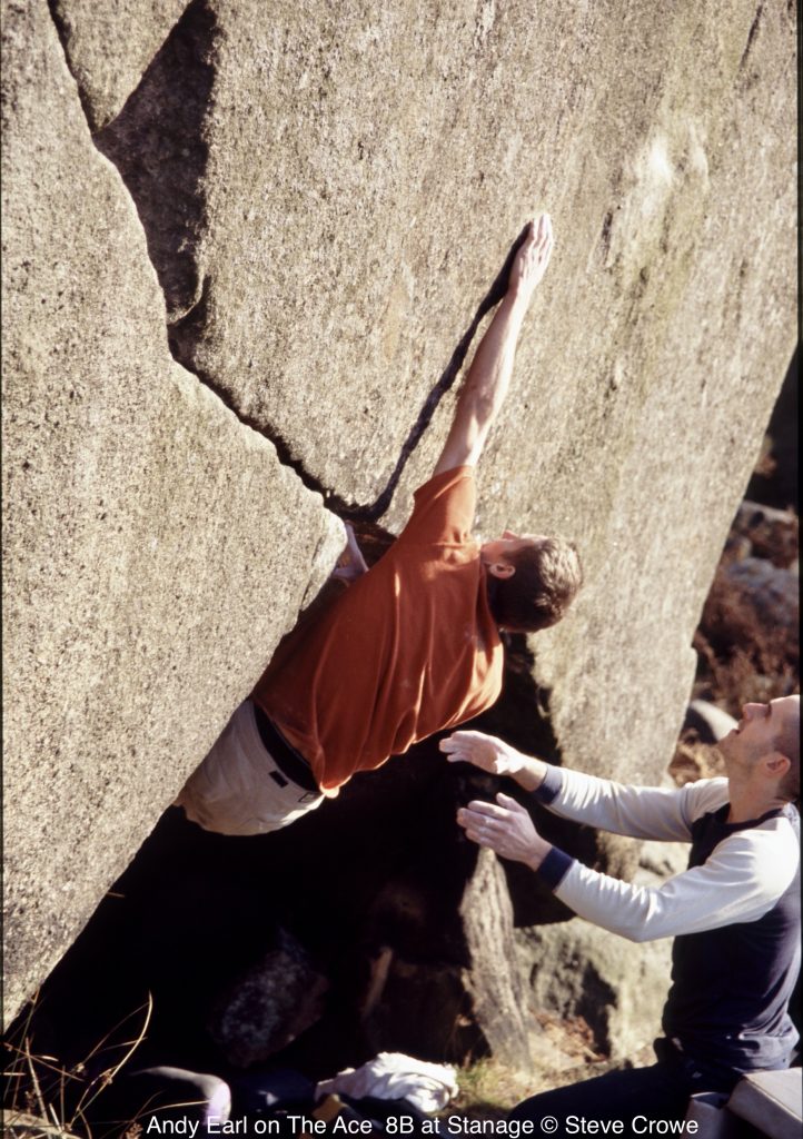 Andy Earl on The Ace 8B at Stanage © Steve Crowe 2006